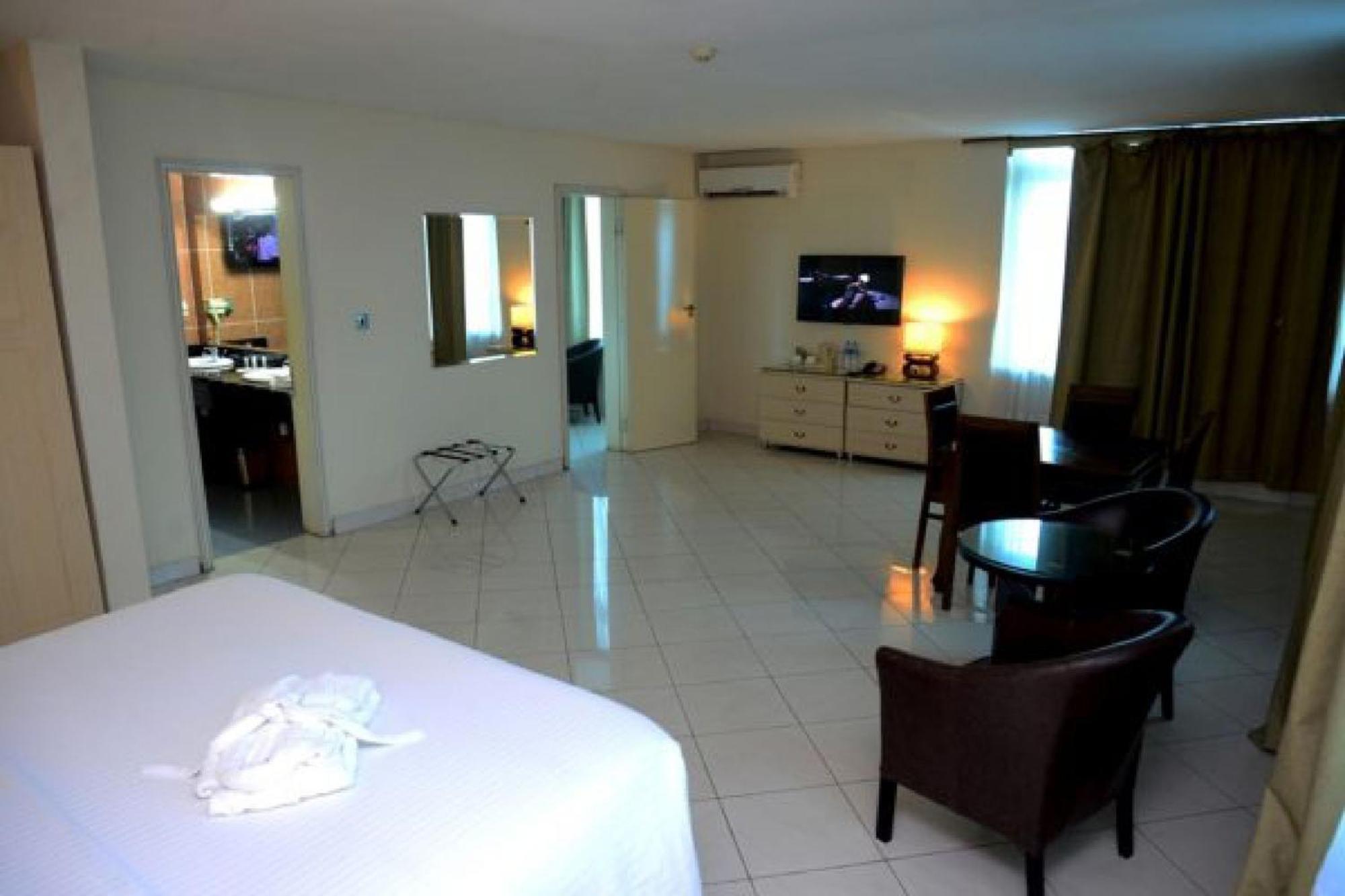 Room In Lodge - Golden Royale Hotel Enugu Luaran gambar